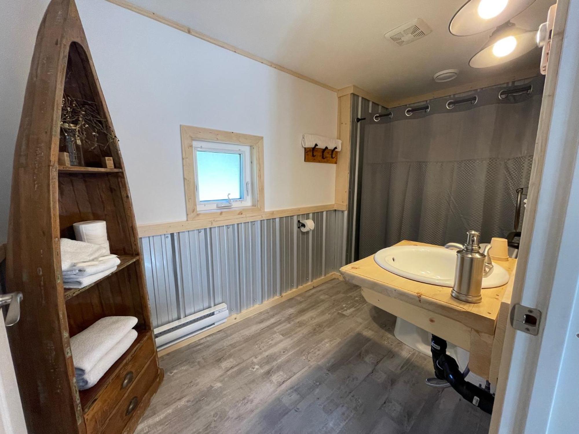 Mount Logan Ecolodge & Retreat Center Haines Junction Extérieur photo
