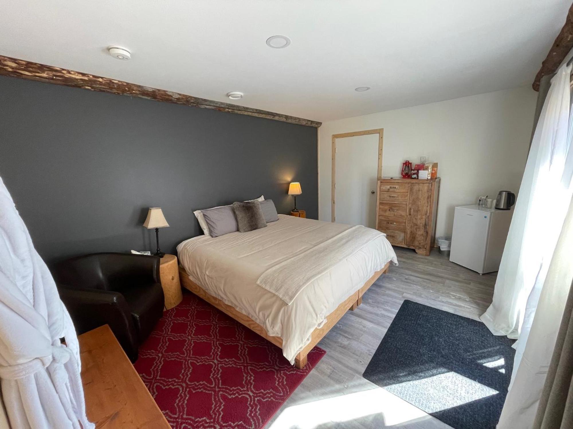 Mount Logan Ecolodge & Retreat Center Haines Junction Extérieur photo