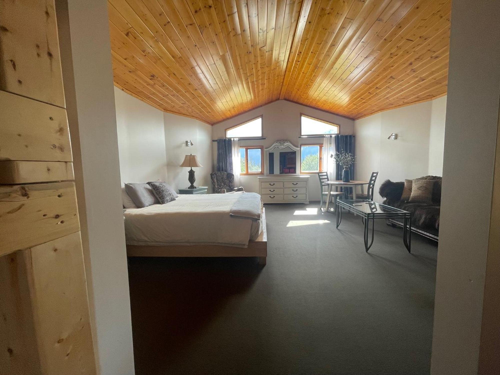 Mount Logan Ecolodge & Retreat Center Haines Junction Extérieur photo