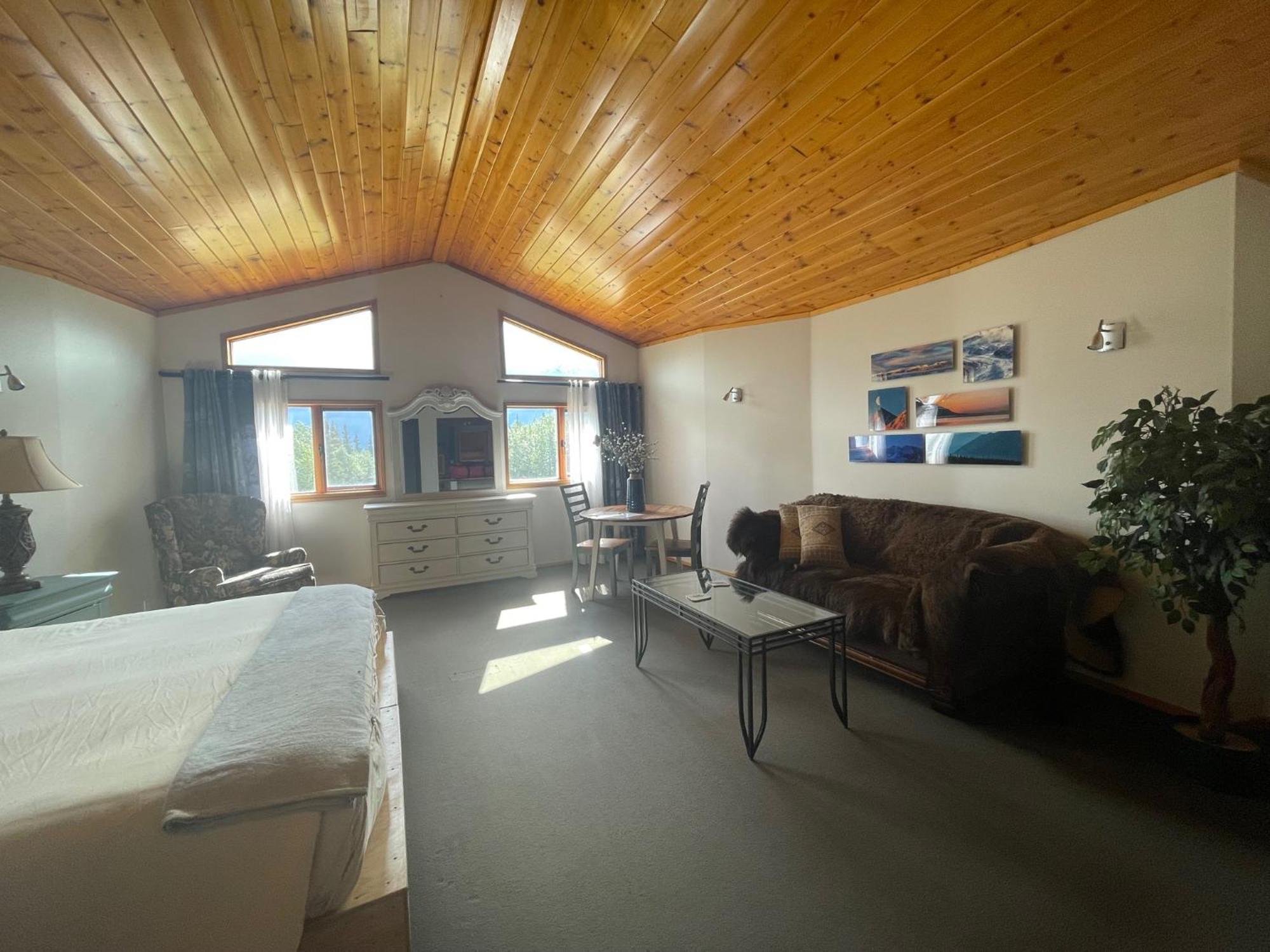 Mount Logan Ecolodge & Retreat Center Haines Junction Extérieur photo