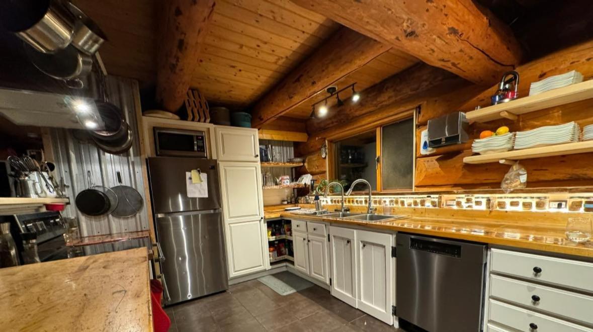 Mount Logan Ecolodge & Retreat Center Haines Junction Extérieur photo