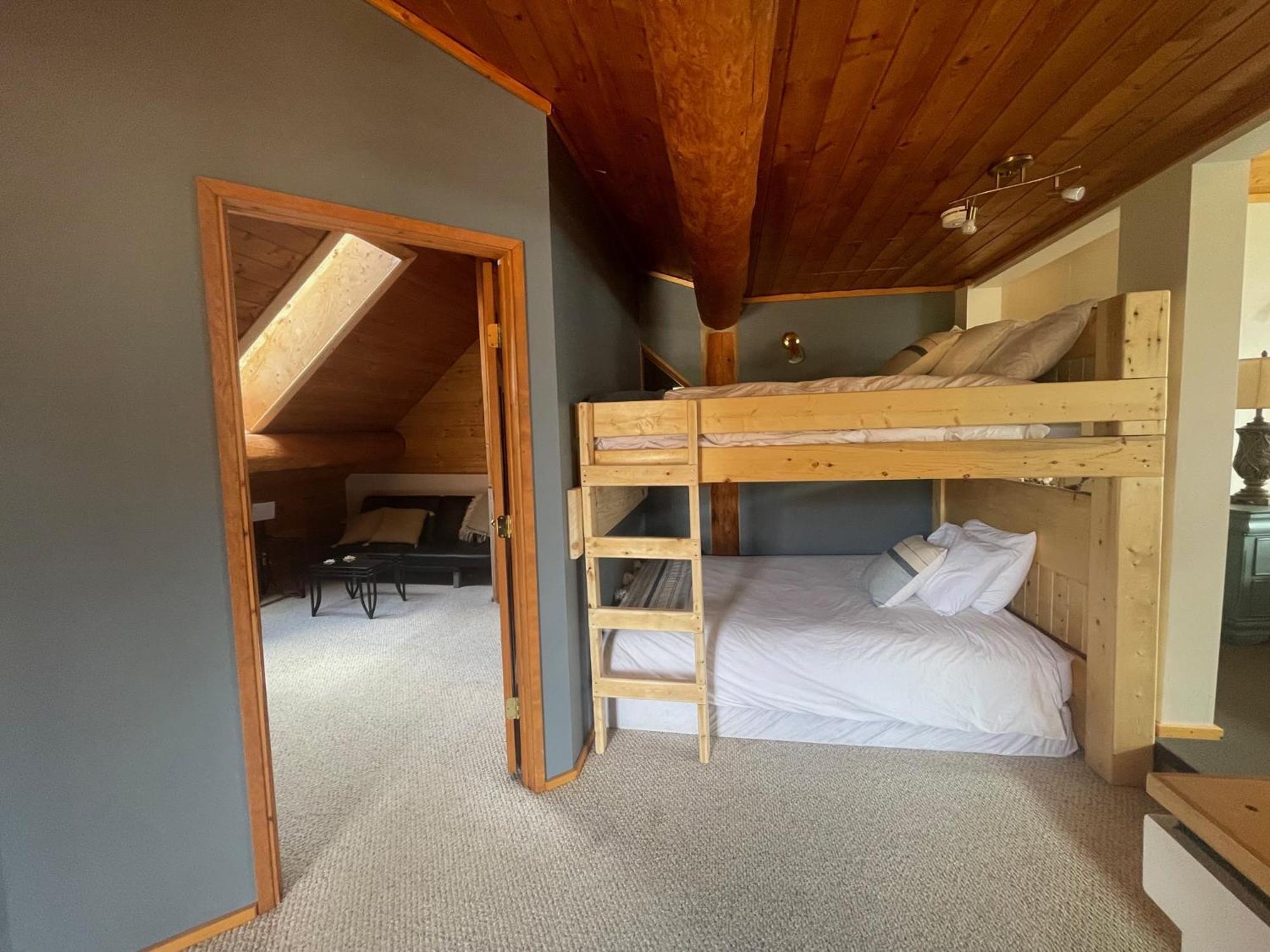 Mount Logan Ecolodge & Retreat Center Haines Junction Extérieur photo